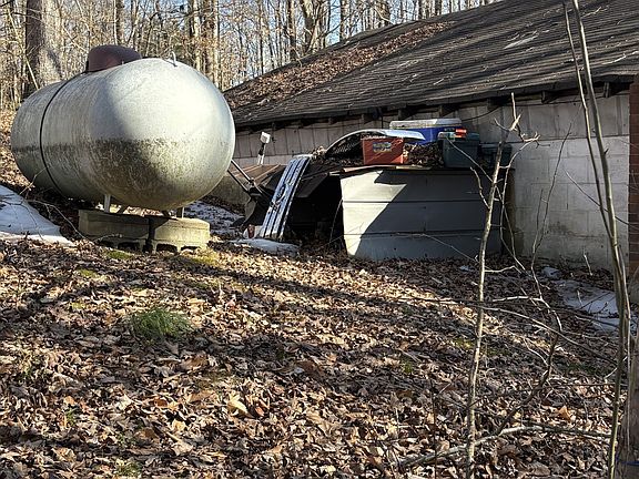 2nd image of 1156 Bearwallow Rd