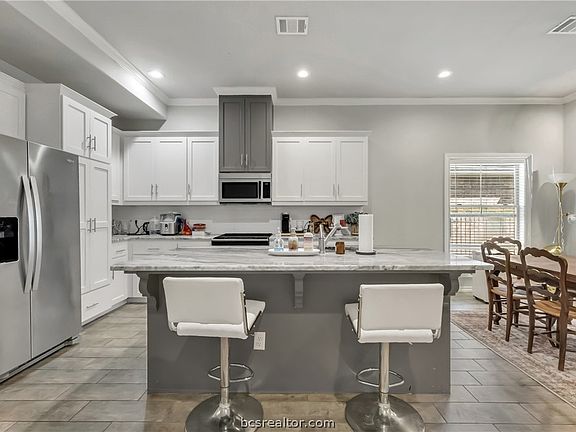 2nd image of 3633 Kenyon Dr