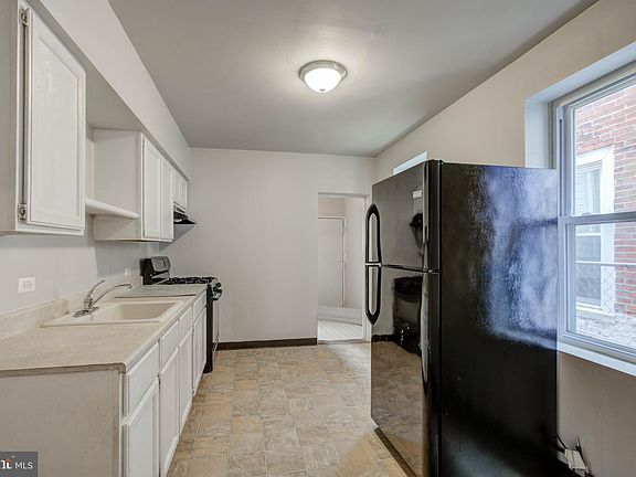 5th image of 2069 E Monmouth St