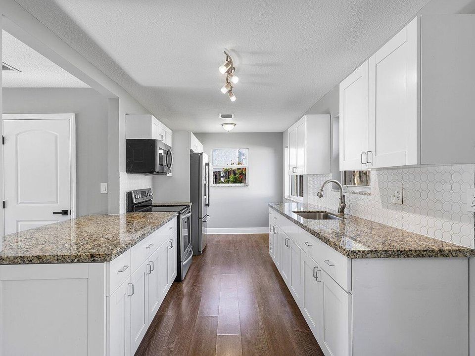 1st image of 611 Lindell Boulevard