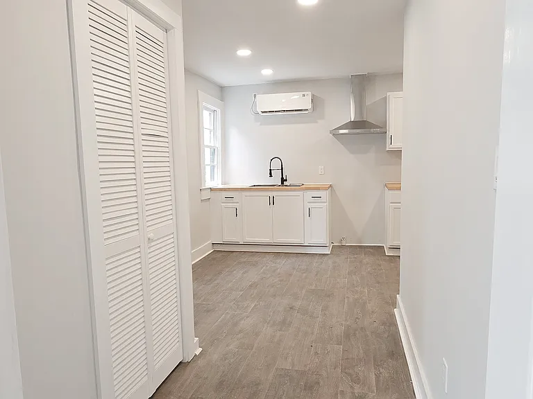 338 S Locust Ave — Photo 9