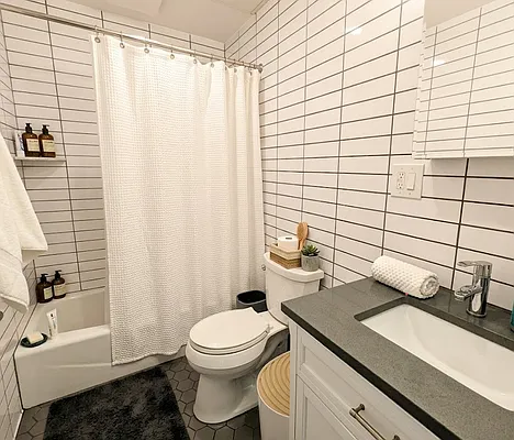 Bathroom, photo 1