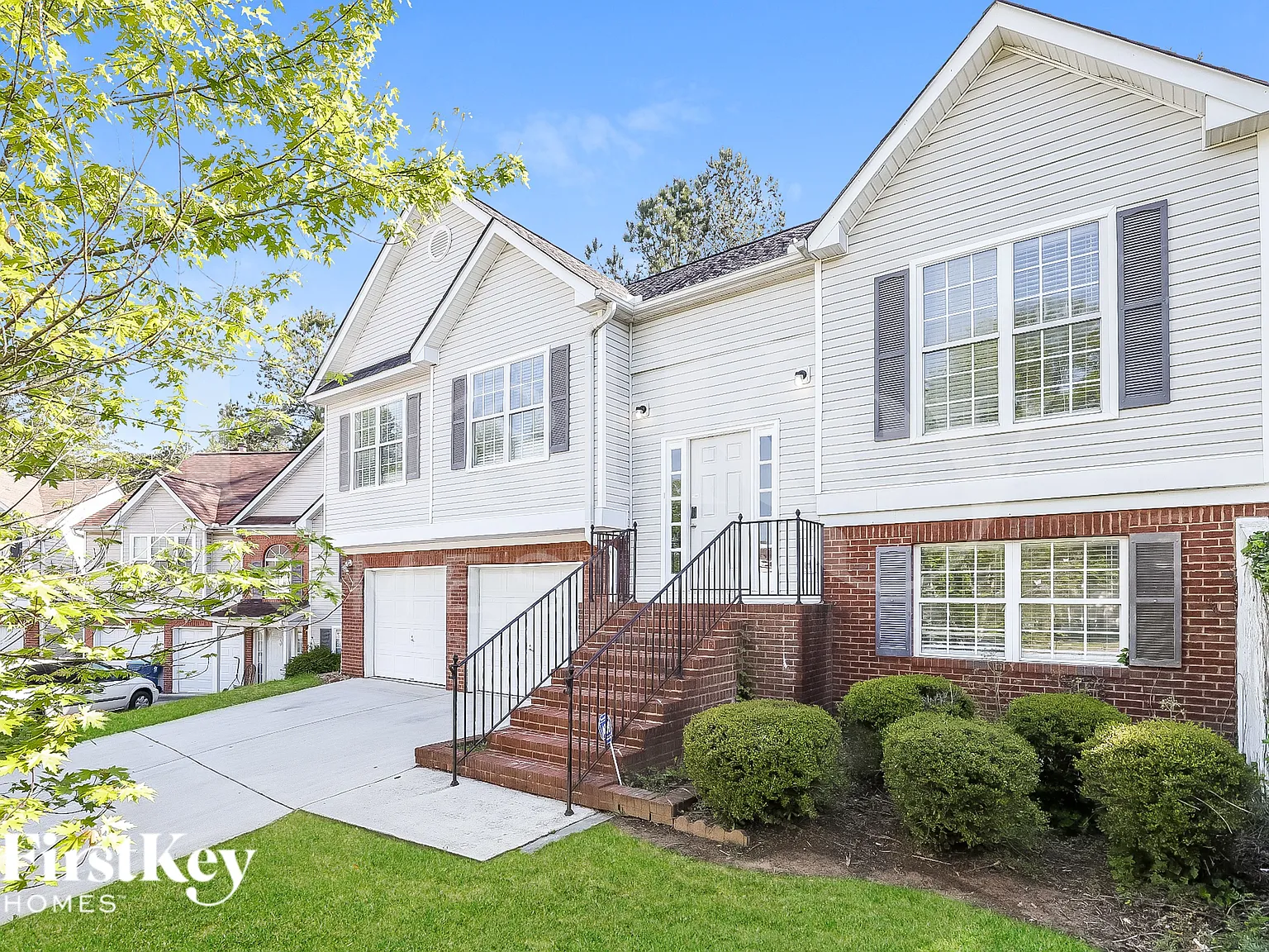 4 bed, 3.0 bath, 2276 sqft, $2,570 — Photo 2