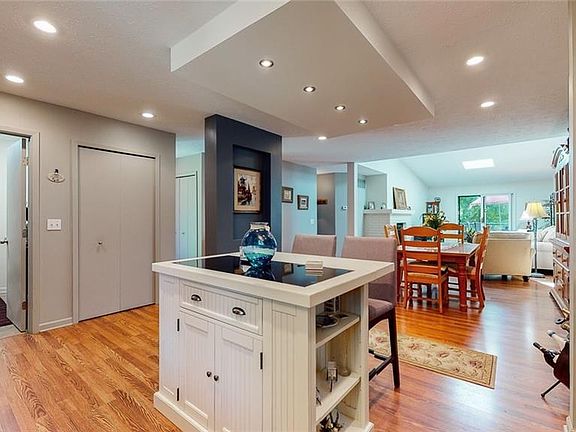 3rd image of 8171 Stoney Brook Dr