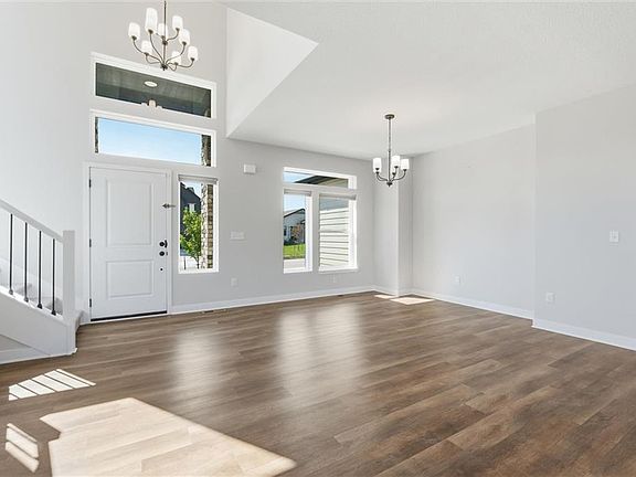 5th image of 413 Woodview Dr