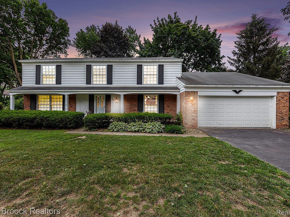 1st image of 942 S Shady Hollow Cir