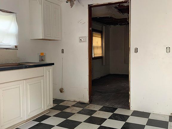5th image of 1550 W 29th St