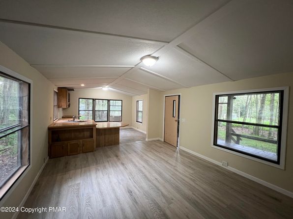 30 Blue Sky Path, Gouldsboro, PA 18424
