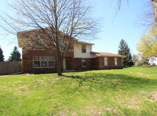 3265 W Southwood Dr, Franklin, WI 53132