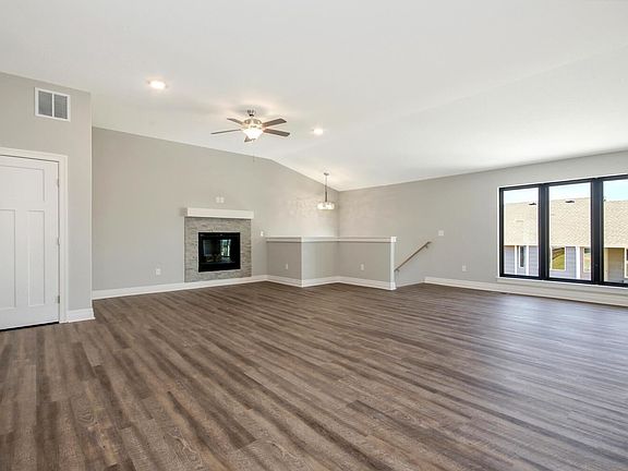 4th image of 3037 N Merlins Glen St