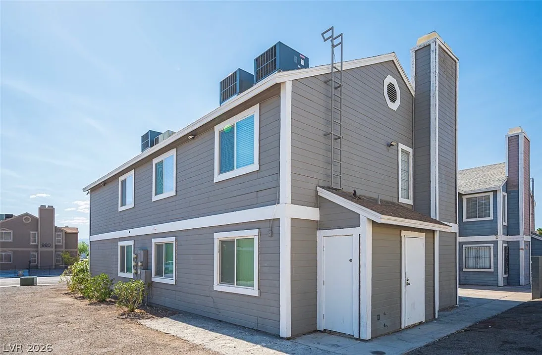 2 bed, 1.0 bath, 2896 sqft, $1,185 — Photo 4