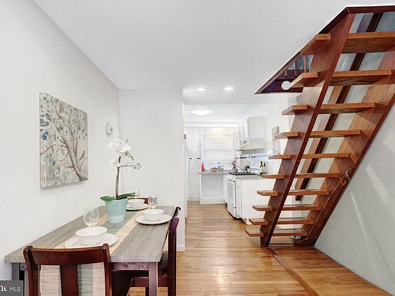 3rd image of 1036 Montrose St
