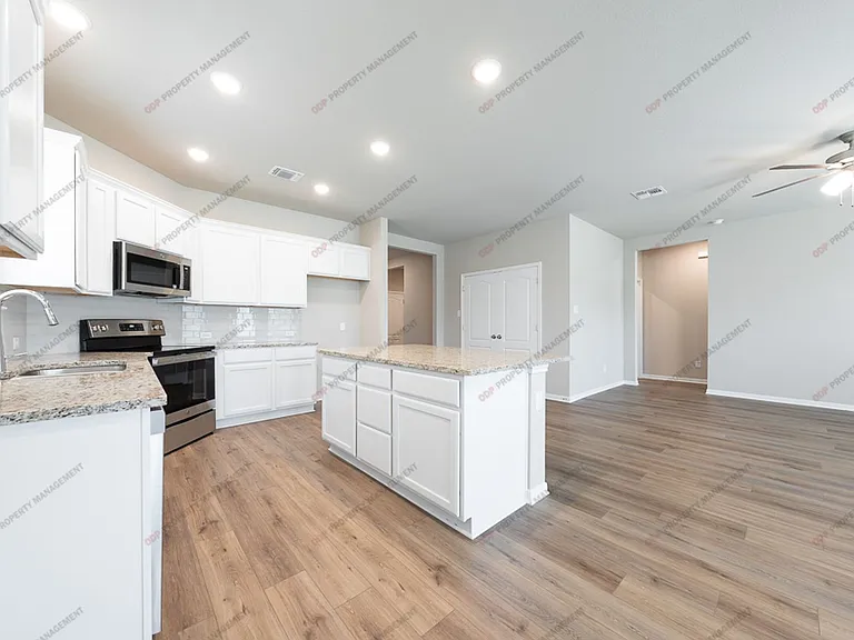 5305 Friars Loop — Photo 7