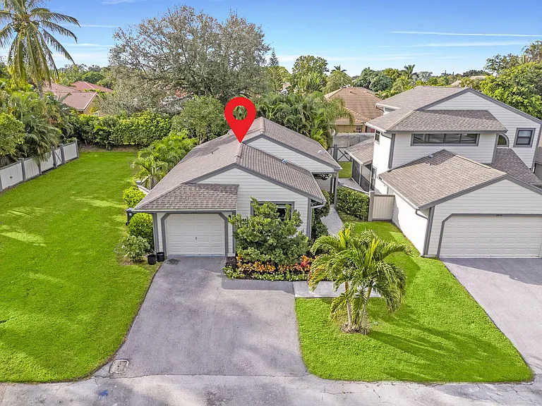 2474 Bedford Mews Dr — Photo 36