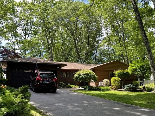 96 Fulton Boulevard, Commack, NY 11725