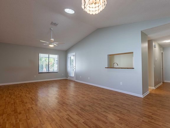 4th image of 1351 Seabreeze Ave