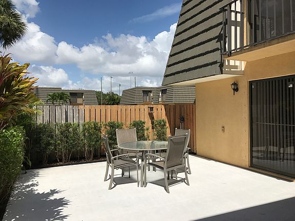 View interior courtyard