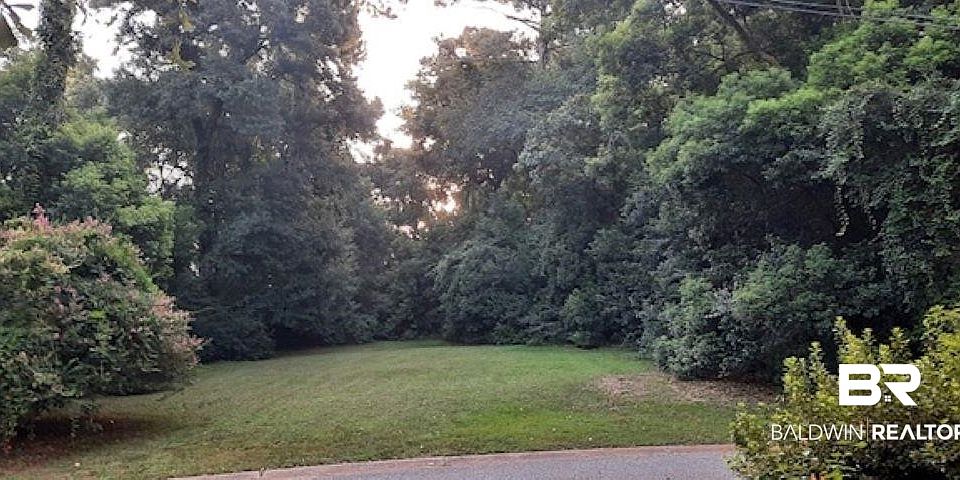 1st image of 121 Confederate Dr