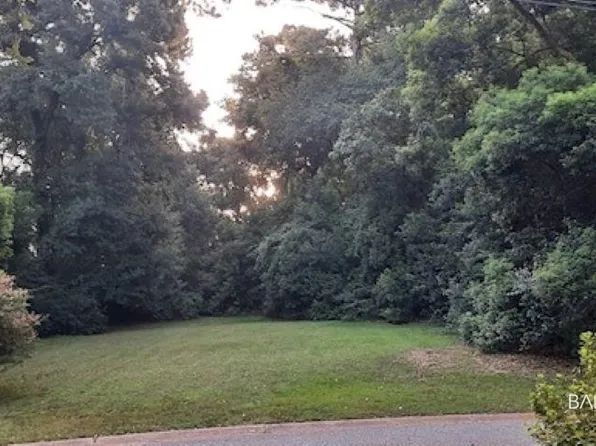 121 Confederate Dr, Spanish Fort, AL 36527
