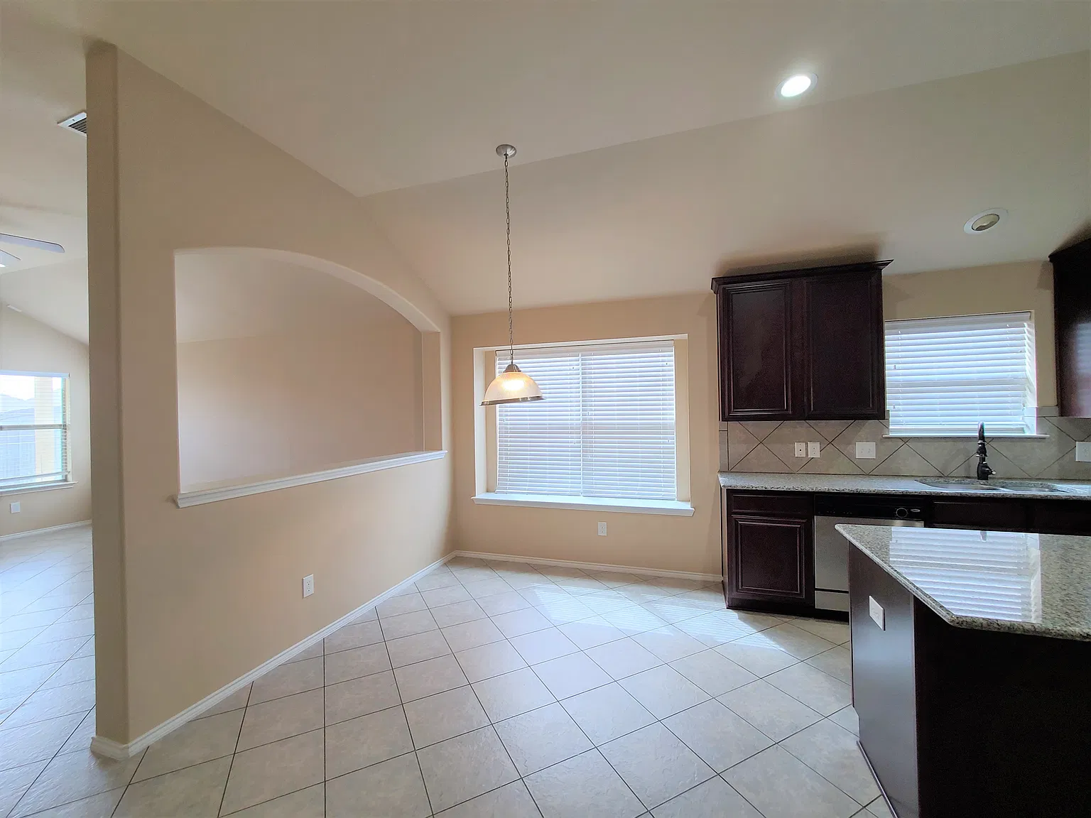 3 bed, 2146 sqft, $2,200 — Photo 2