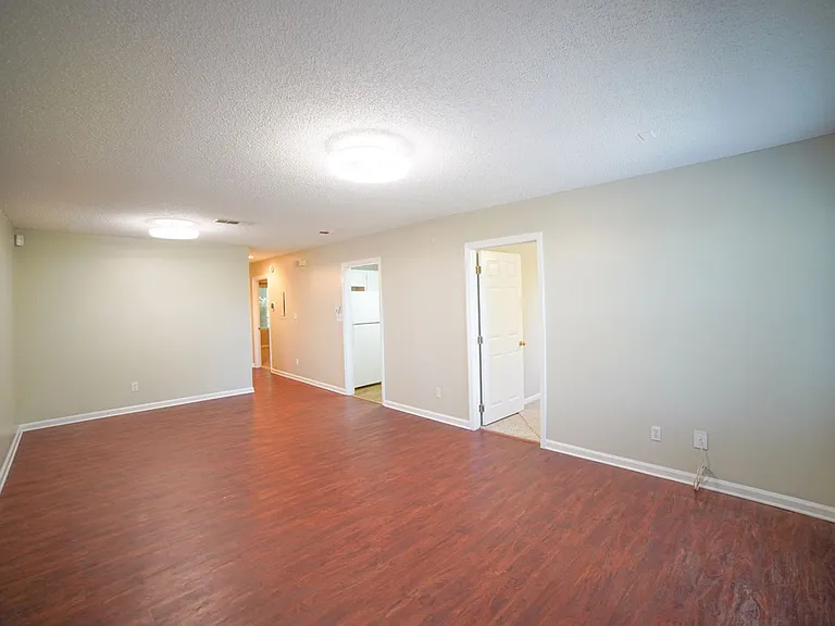 1100 Green Tree Ct #F — Photo 2