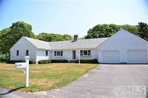 Spacious Ranch in Pristine Condition minutes from Falmouth Beaches