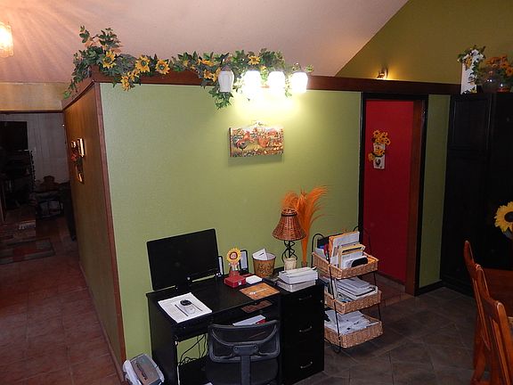 5th image of 1601 Holly Ln
