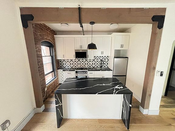 3rd image of 1354 N Harper Ave #8168e9803