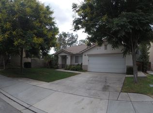 29085 Oak Creek Ln, Highland, CA 92346