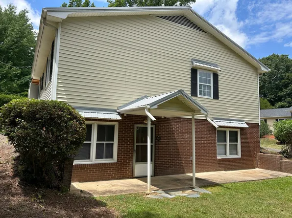 109 Cedar Trails Ct, Winston Salem, NC 27104