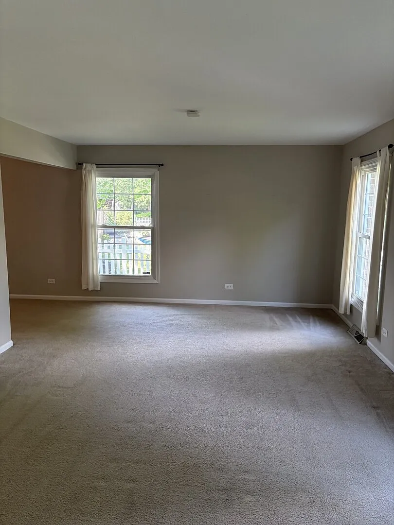 4 bed, 2.5 bath, 2132 sqft, $3,400 — Photo 2