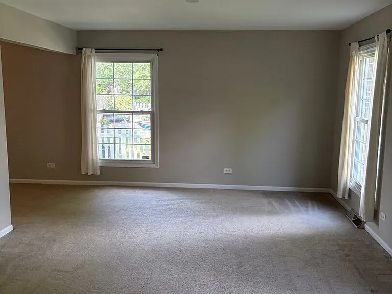 1613 Clyde Dr — Photo 2
