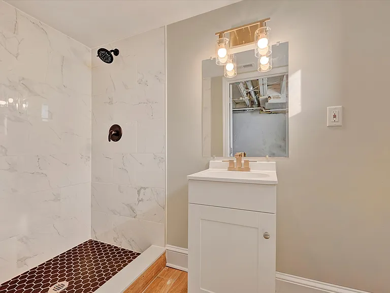2432 E Fayette St — Photo 14