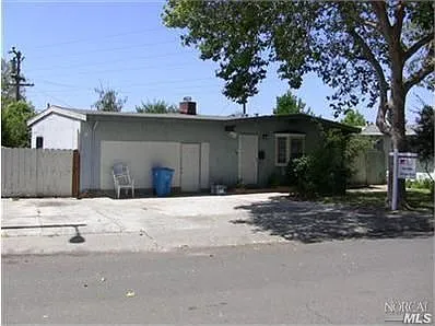 1481 Delwood St photo 1
