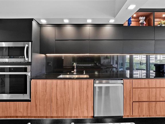5th image of 21055 Yacht Club Dr APT 607