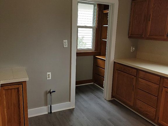 5th image of 2927 Avenue F