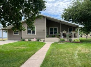 511 Pine St, Sutherland, NE 69165