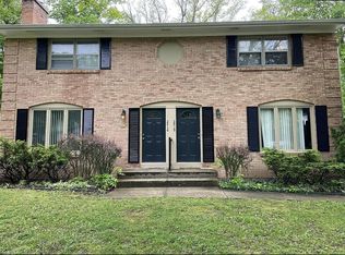 2416 Woodcliff Ave SE, Grand Rapids, MI 49546