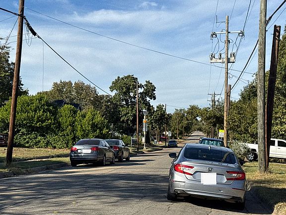 5th image of 2848 Forest Ave