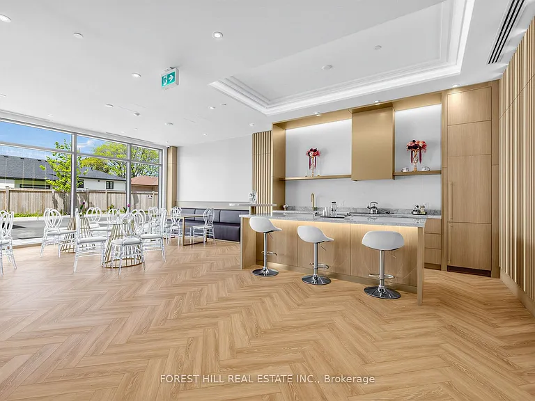 700 Sheppard Ave W #403 — Photo 4