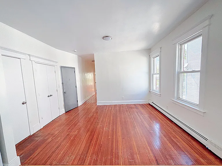 82 Rowe Ave #2S — Photo 8