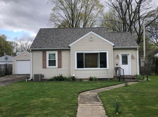 417 N Douglas Ave, Three Rivers, MI 49093