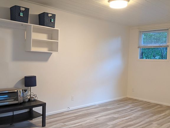 2nd image of 2115 Oberlin St #A