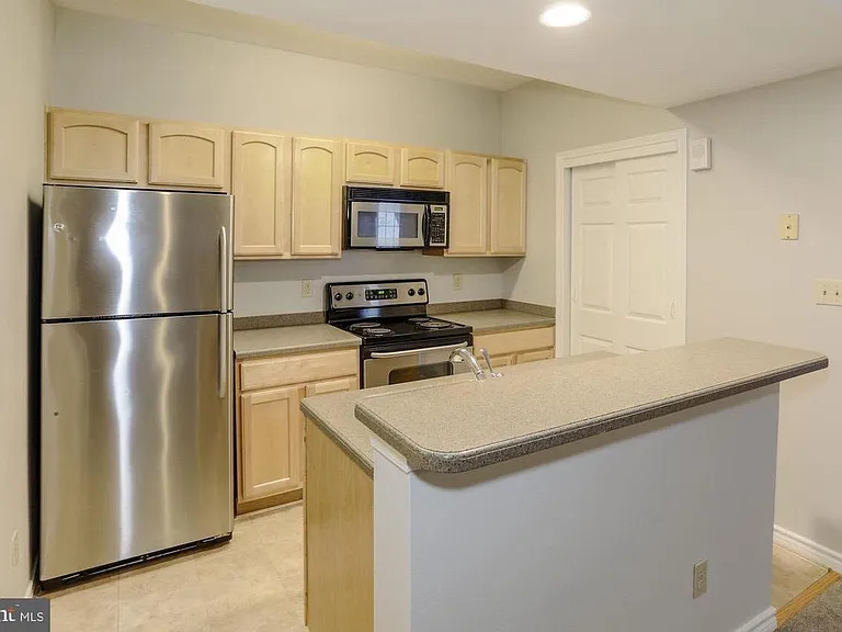 3918 Penderview Dr — Photo 9