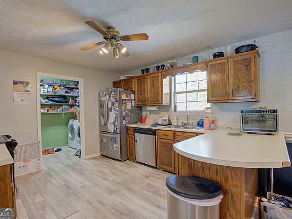 5th image of 10 Eden Dr NW