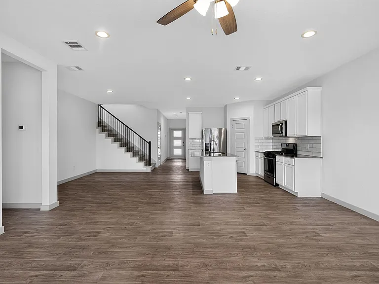 14407 Sweetwater Dr — Photo 3