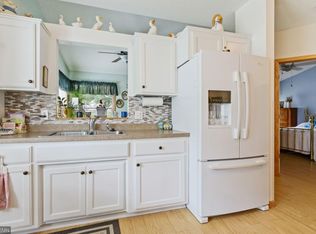 2103 Albemarle Ct, Roseville, MN 55113