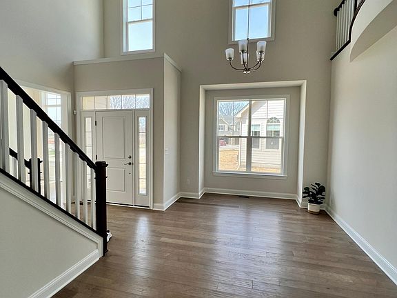 3rd image of 3093 N Spurway Dr