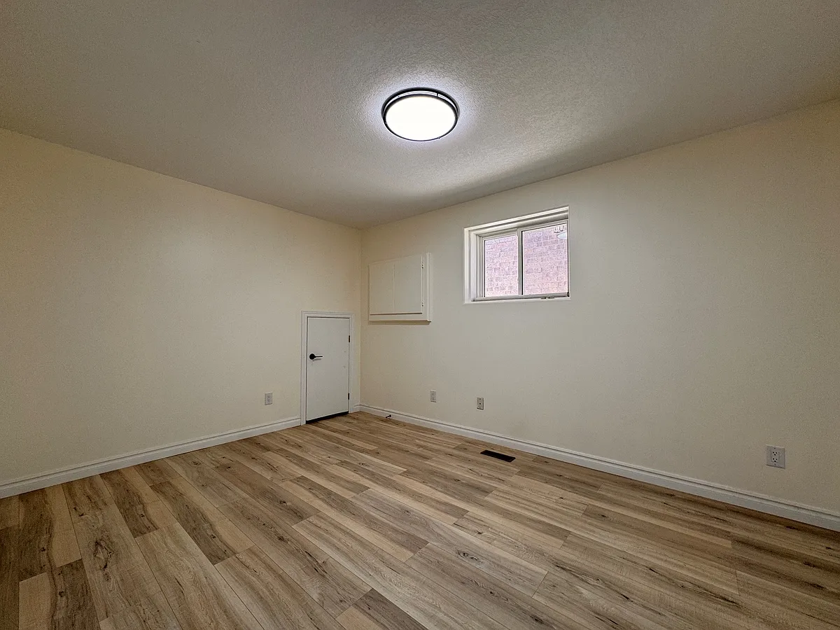 Building Photo - 4 Smetana Dr #B