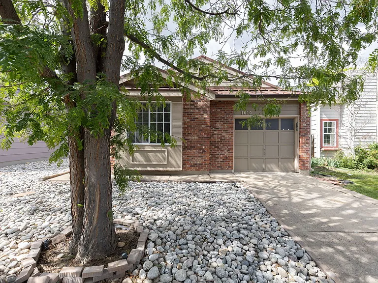 1610 Ervine Ave — Photo 1